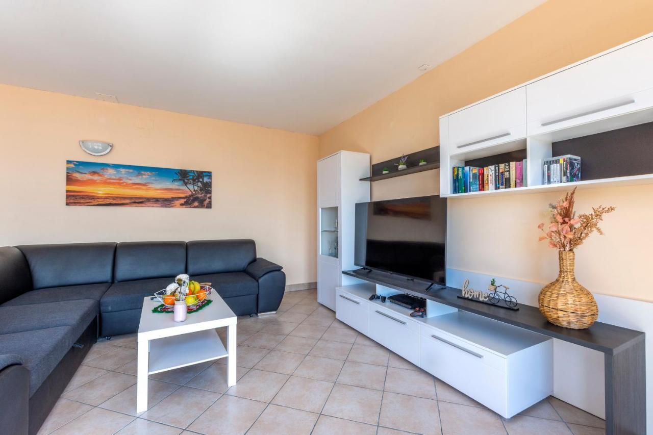 Villa Tomas „The View Of Jesenice“ جيسينتسي المظهر الخارجي الصورة